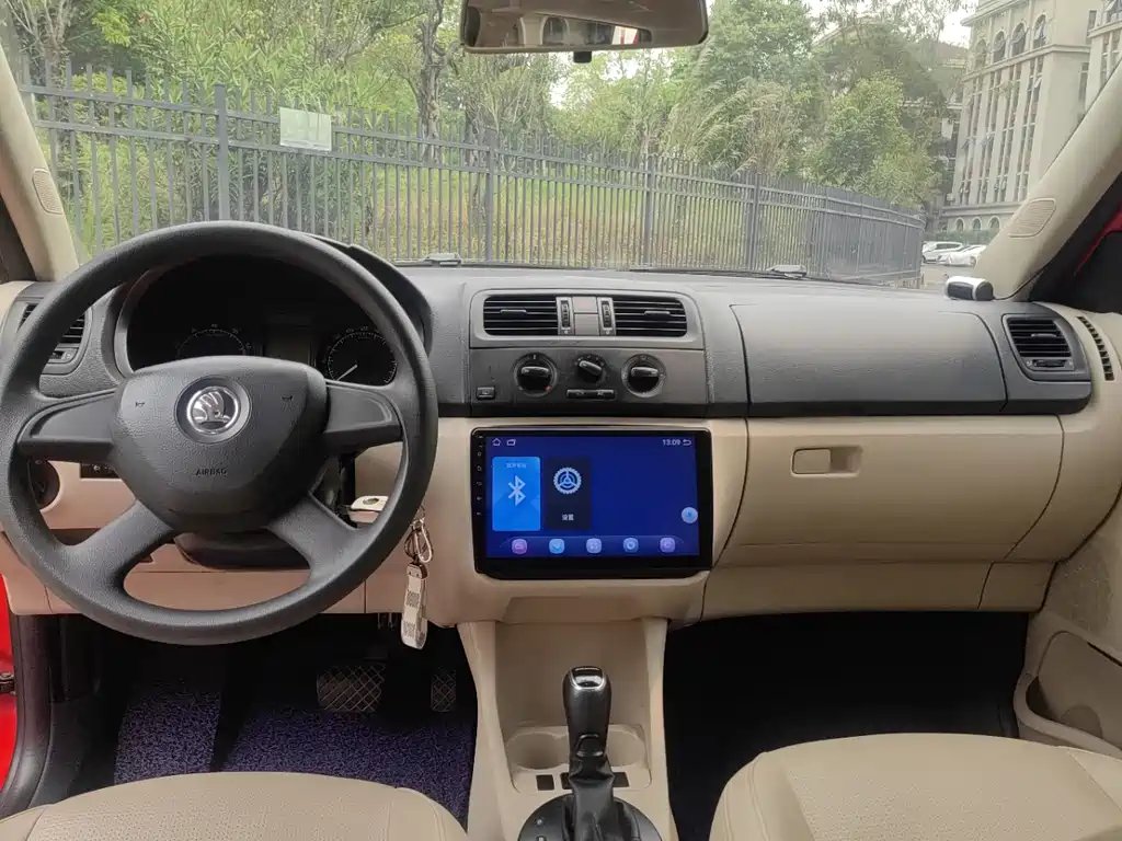 Skoda Fabia 1.4L Auto Crystal Supreme Edition, фото 4