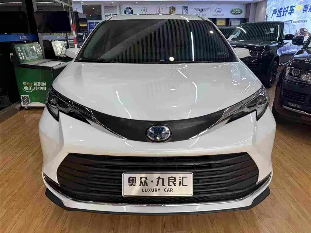 Toyota Sienna — миниатюра 2