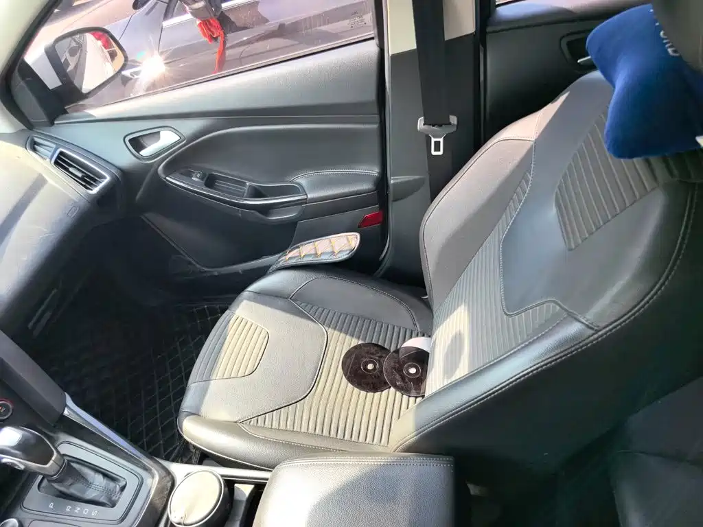 Ford Focus — миниатюра 11