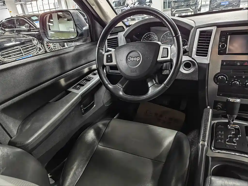 Jeep Grand Cherokee (Import) — миниатюра 10