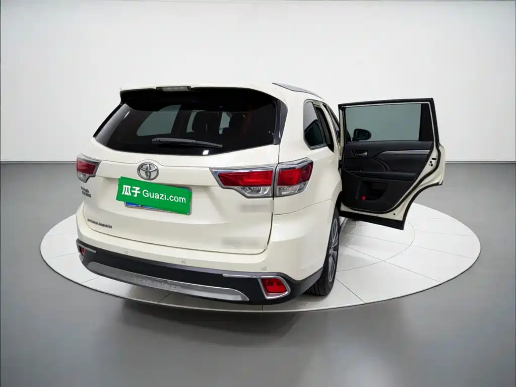 Toyota Highlander 2017 2.0T Luxury 7 мест