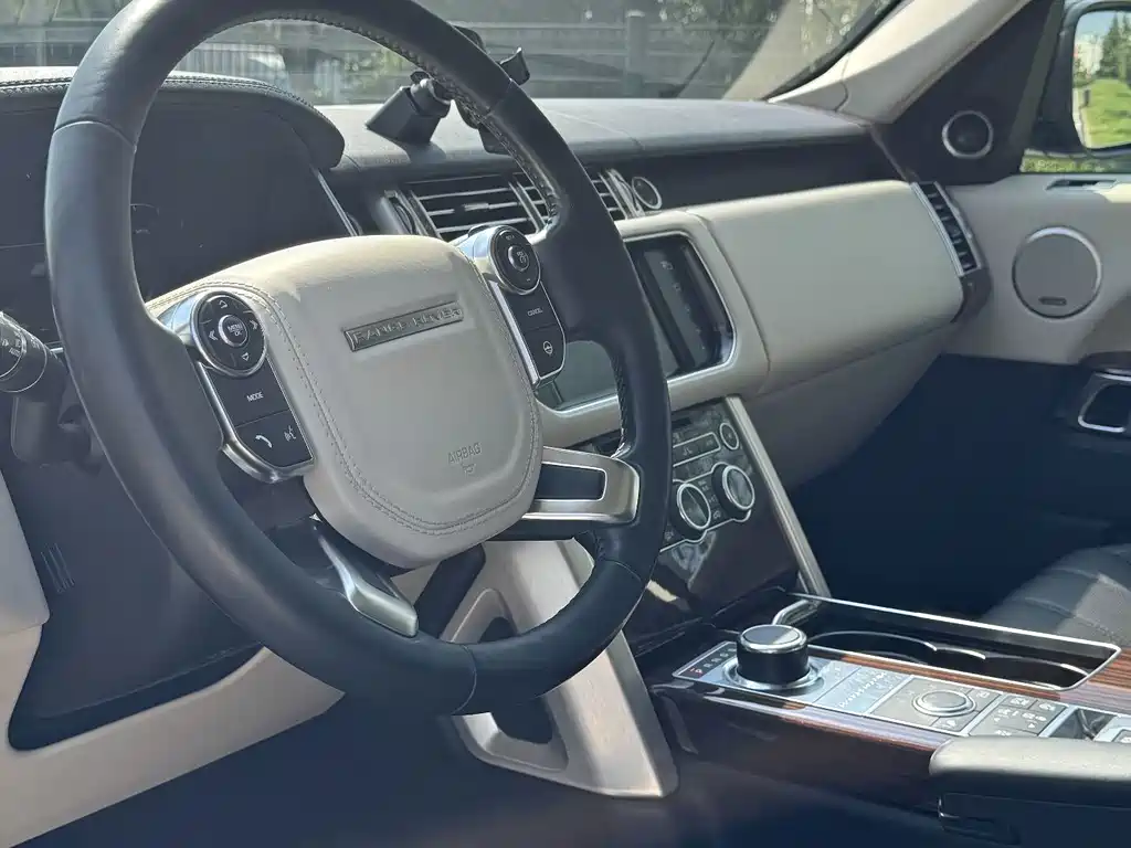 Land Rover Range Rover — миниатюра 4
