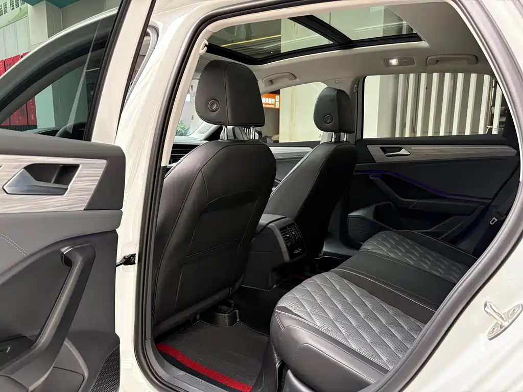 Volkswagen Sagitar 2025 300TSI DSG
