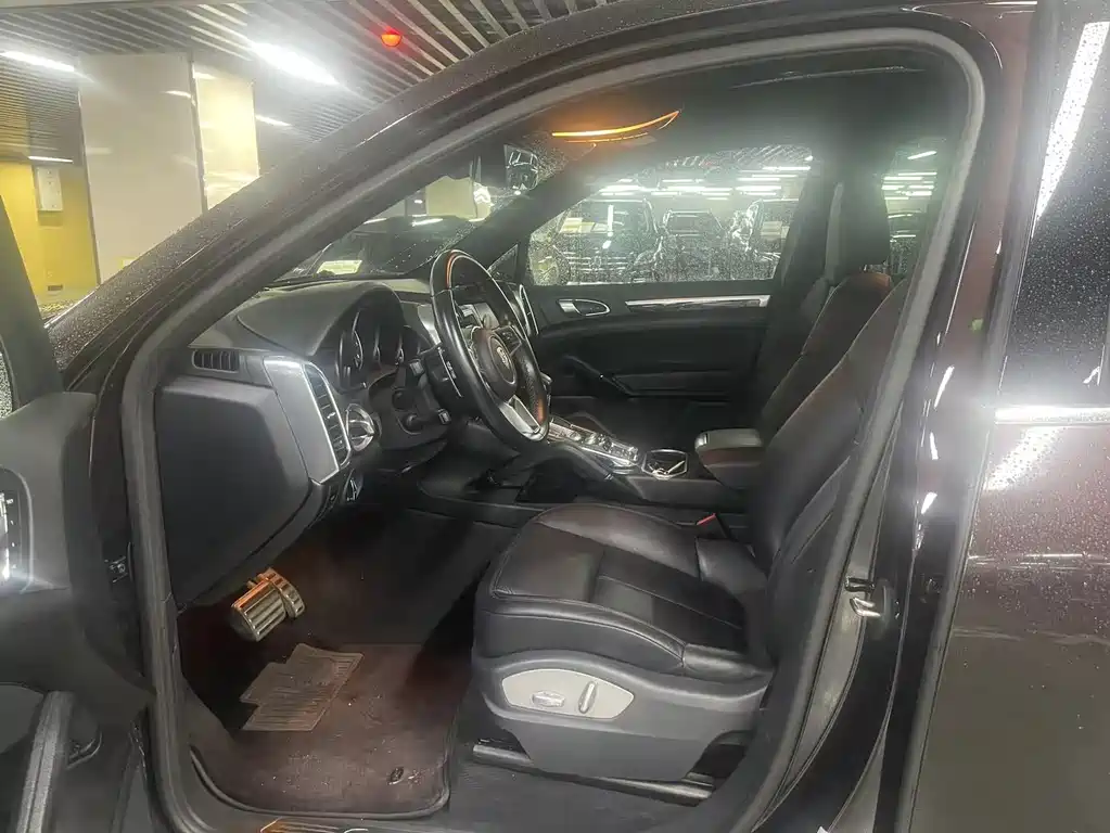 Porsche Cayenne — миниатюра 7