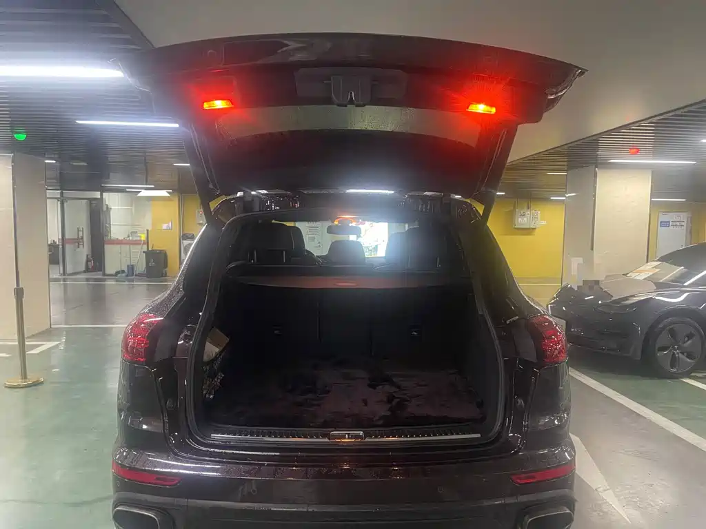 Porsche Cayenne — миниатюра 14