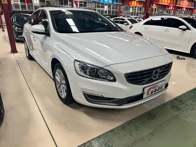 VOLVO  S60 2018