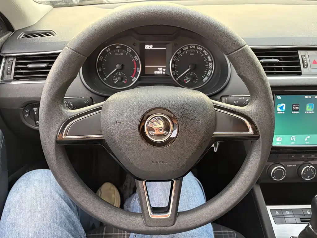 Skoda Octavia — миниатюра 17