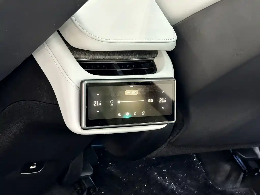 NIO ES6 — миниатюра 12