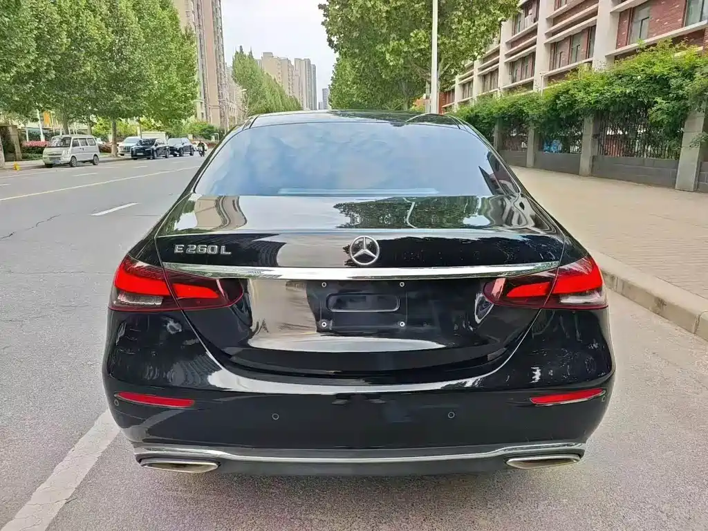 Mercedes-Benz E-Class — миниатюра 6