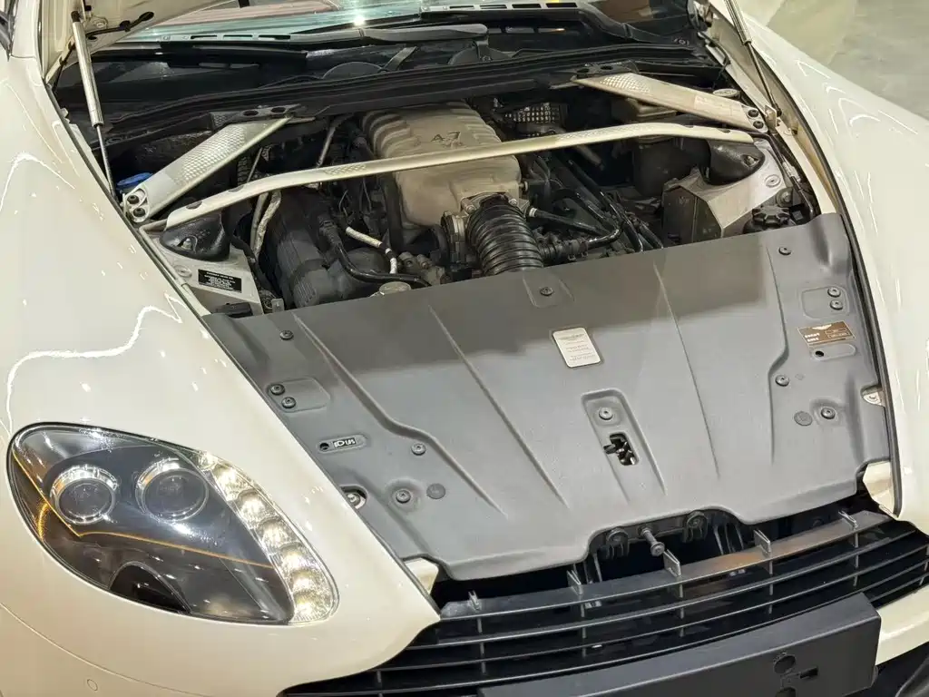 Aston Martin V8 Vantage 2015 4.7L Coupe