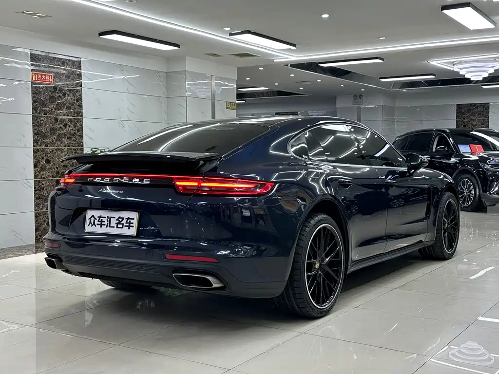 PORSCHE PANAMERA