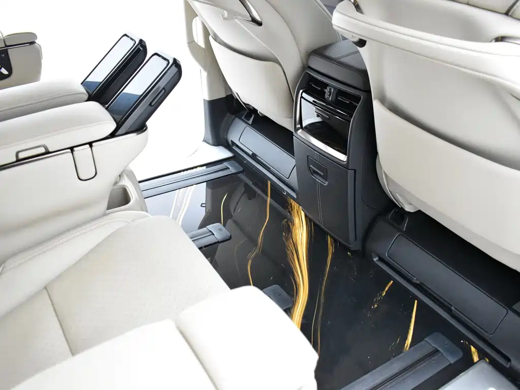 Toyota Alphard — миниатюра 22