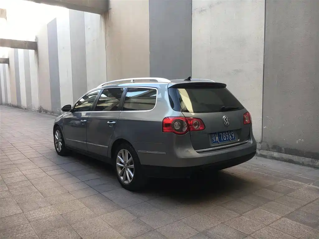 Volkswagen Passat 2011 2.0T Luxury