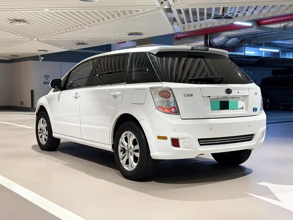 BYD E6