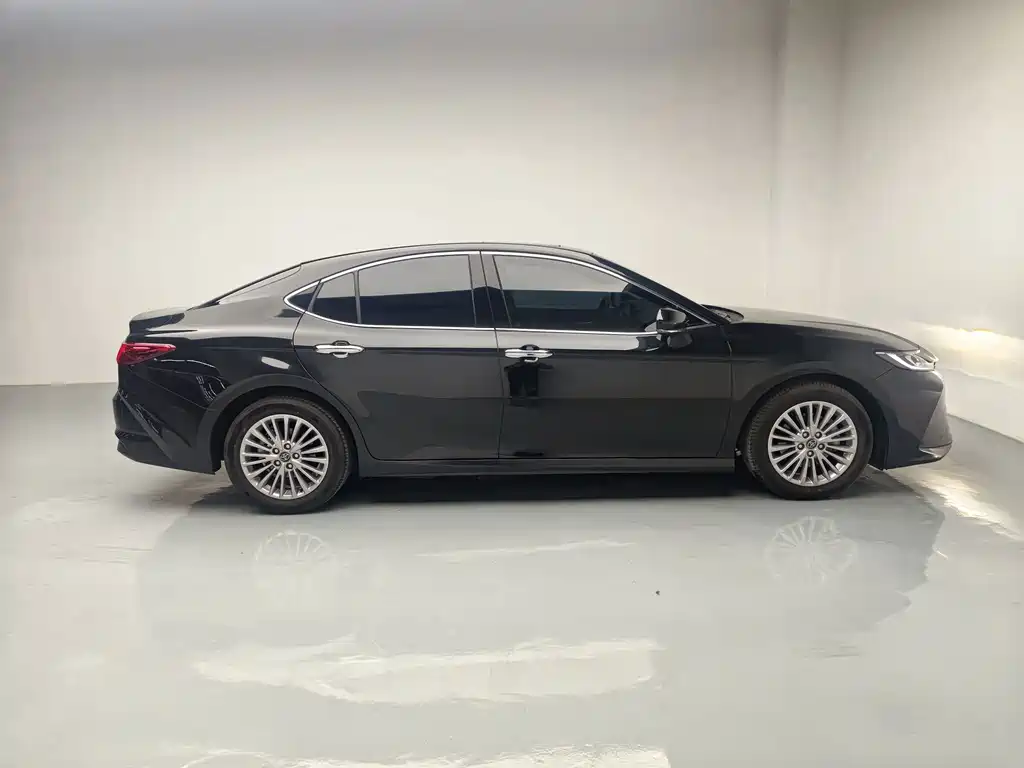 Toyota Camry — миниатюра 6