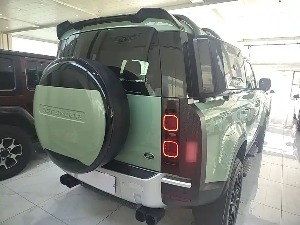 Land Rover Defender — миниатюра 7