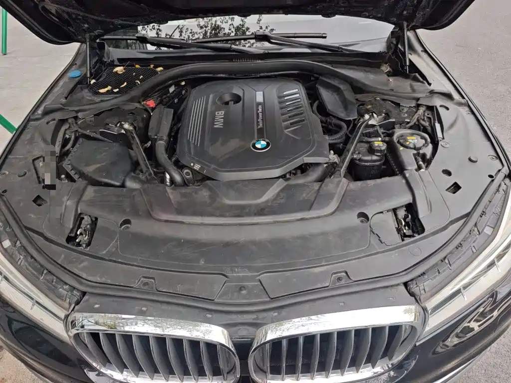 BMW 7 Series — миниатюра 21