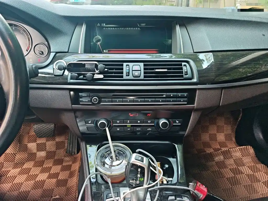 BMW 5 Series — миниатюра 6