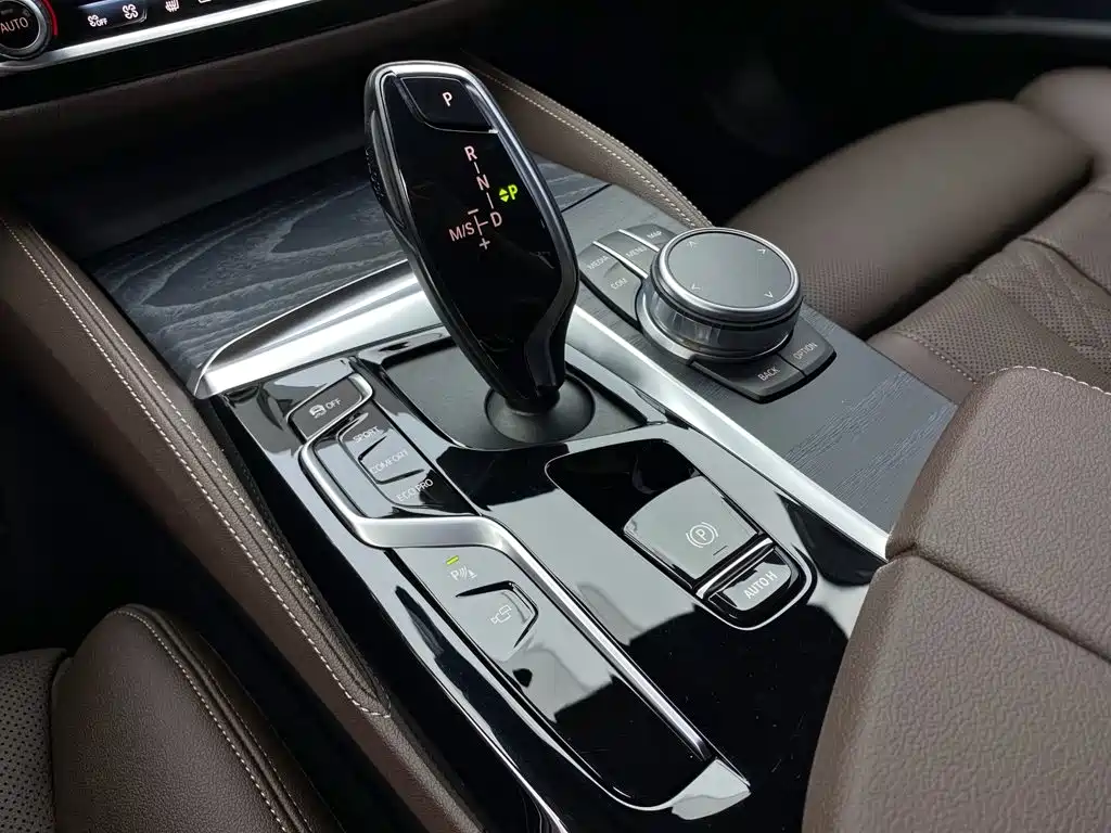 BMW 5 Series — миниатюра 23