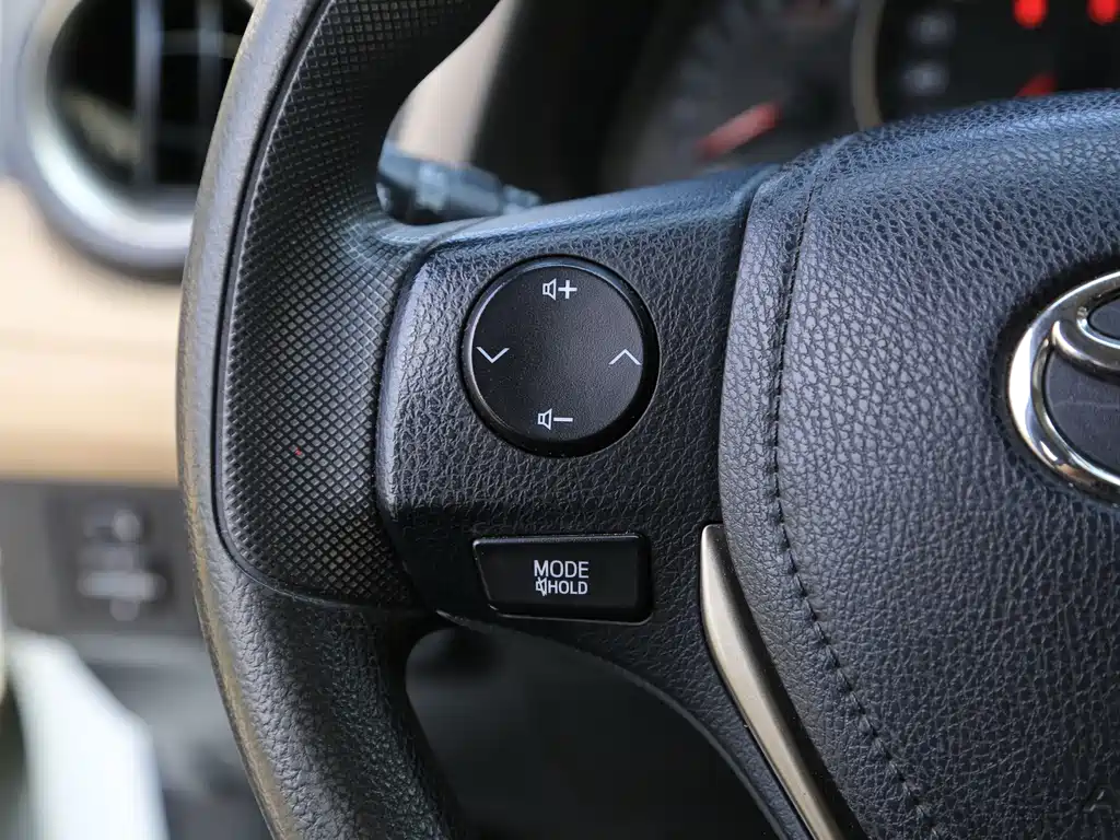 Toyota RAV4 — миниатюра 10