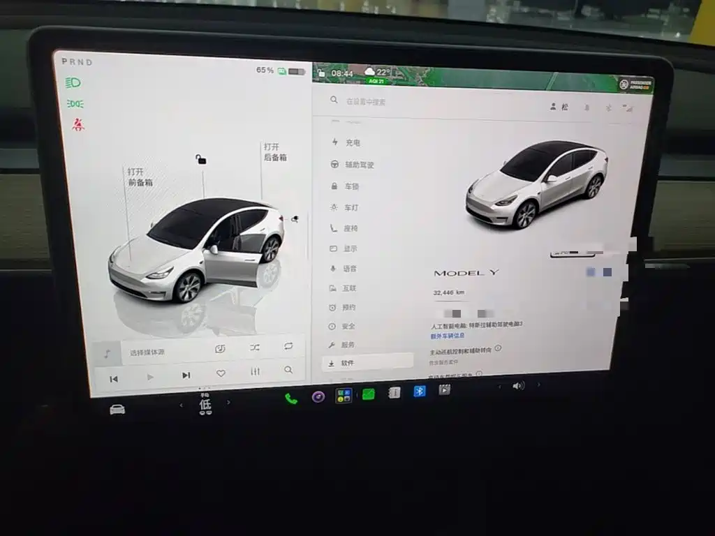 Tesla Model Y — миниатюра 12