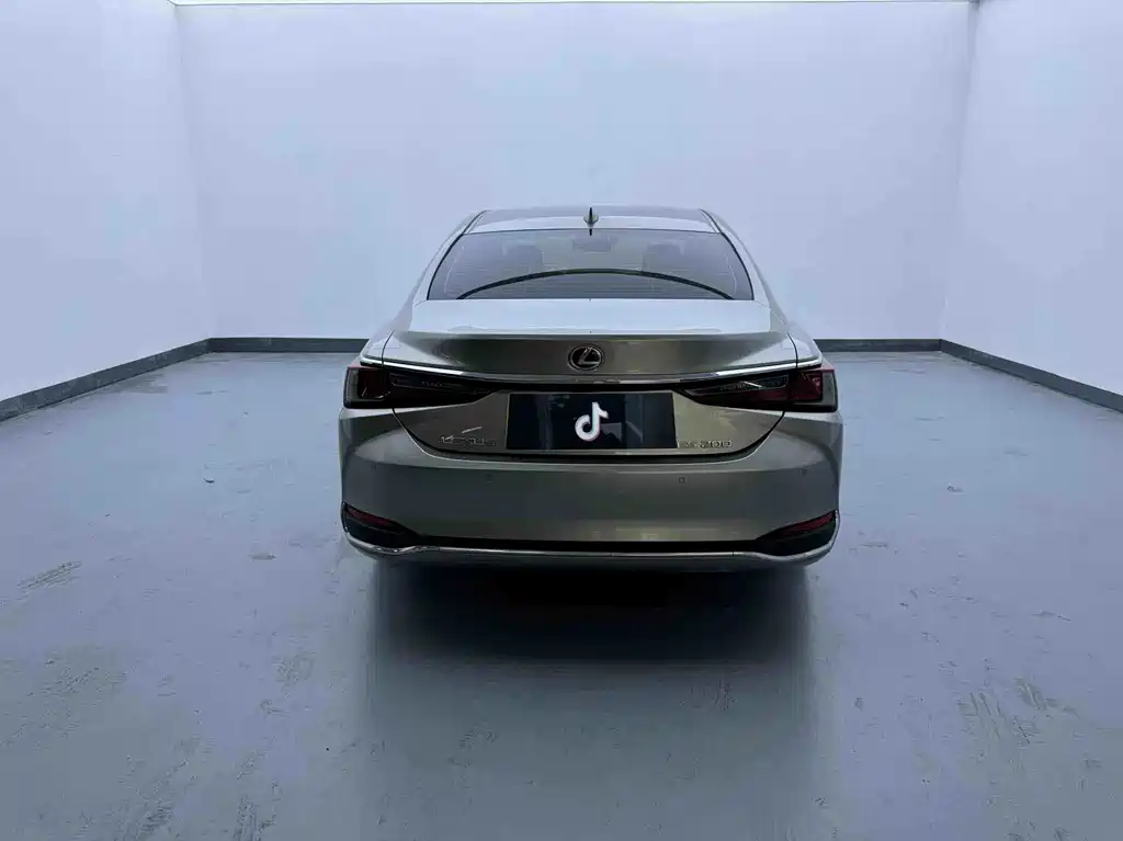 Lexus ES — миниатюра 14