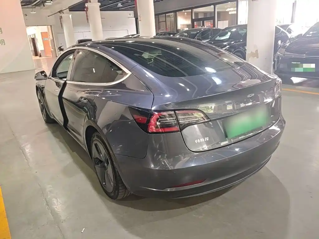 Tesla Model 3 — миниатюра 5