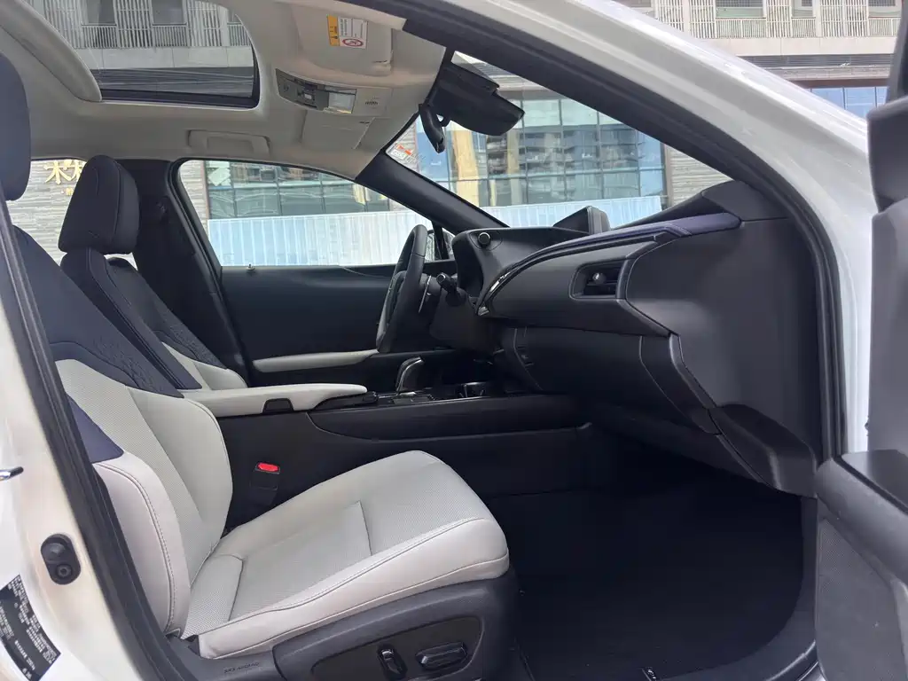 Lexus UX New Energy — миниатюра 17