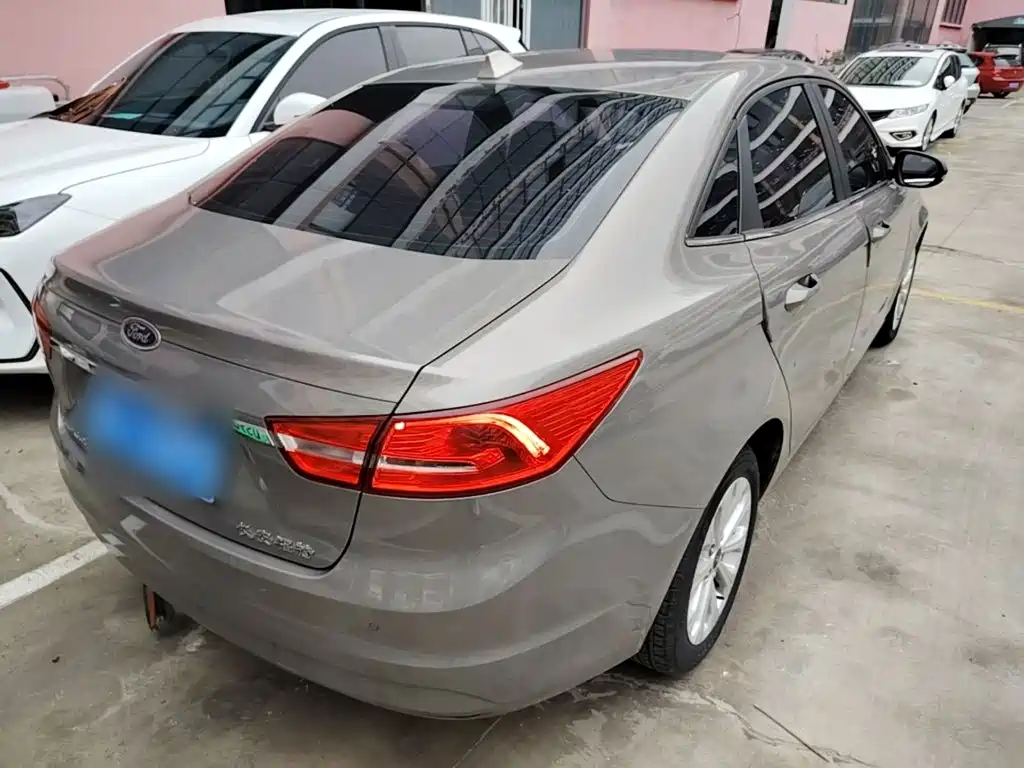 Ford Escort — миниатюра 5