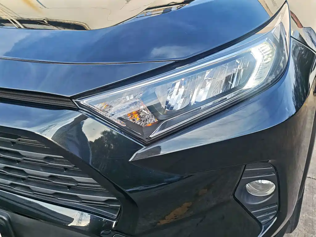 Toyota RAV4 — миниатюра 4