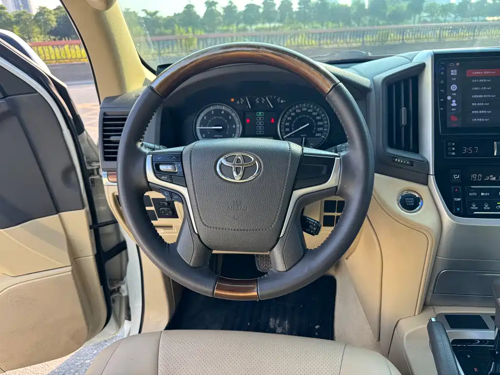 Toyota Land Cruiser — миниатюра 8