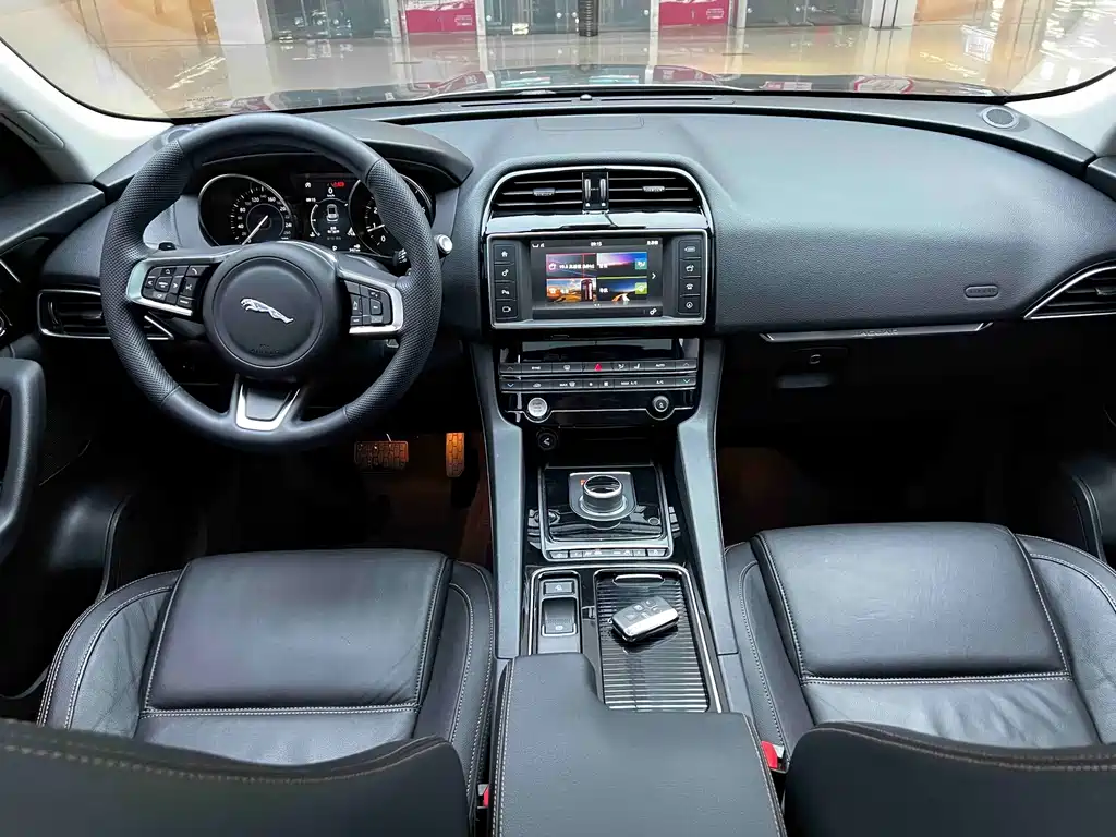 Jaguar F-PACE — миниатюра 6