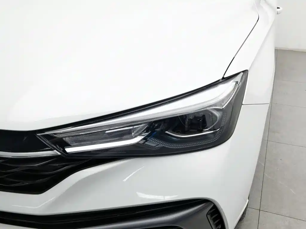 Roewe i5 — миниатюра 7