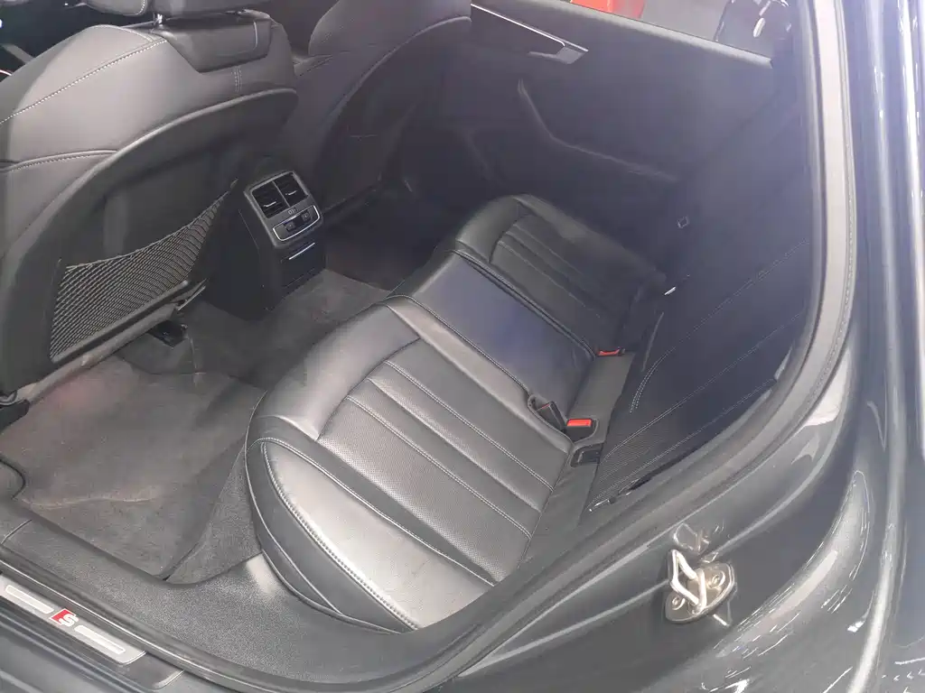 Audi A4L — миниатюра 12
