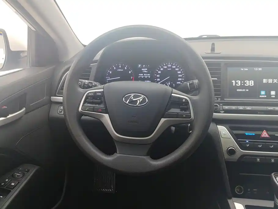 Hyundai Elantra — миниатюра 15