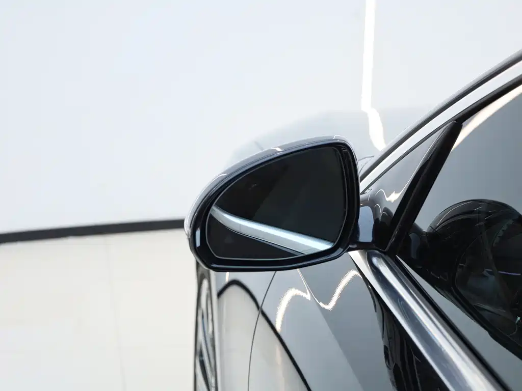 Mercedes-Benz E-Class — миниатюра 16