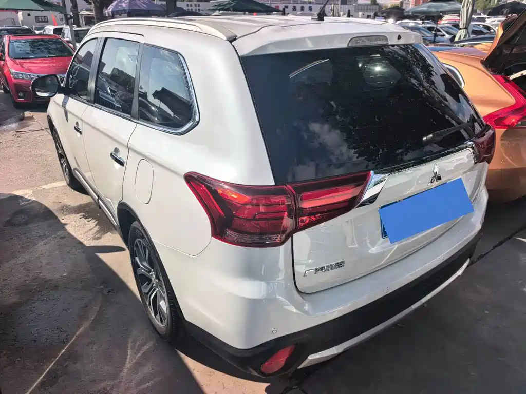 Mitsubishi Outlander — миниатюра 4
