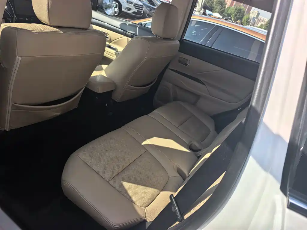 Mitsubishi Outlander — миниатюра 13