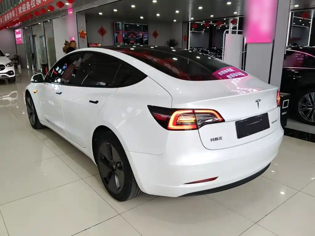 Tesla Model 3 — миниатюра 5