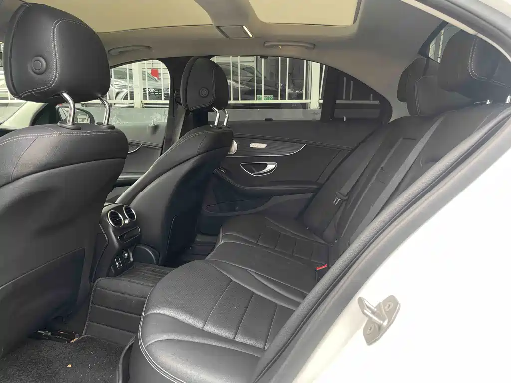 Mercedes-Benz C-Class — миниатюра 8