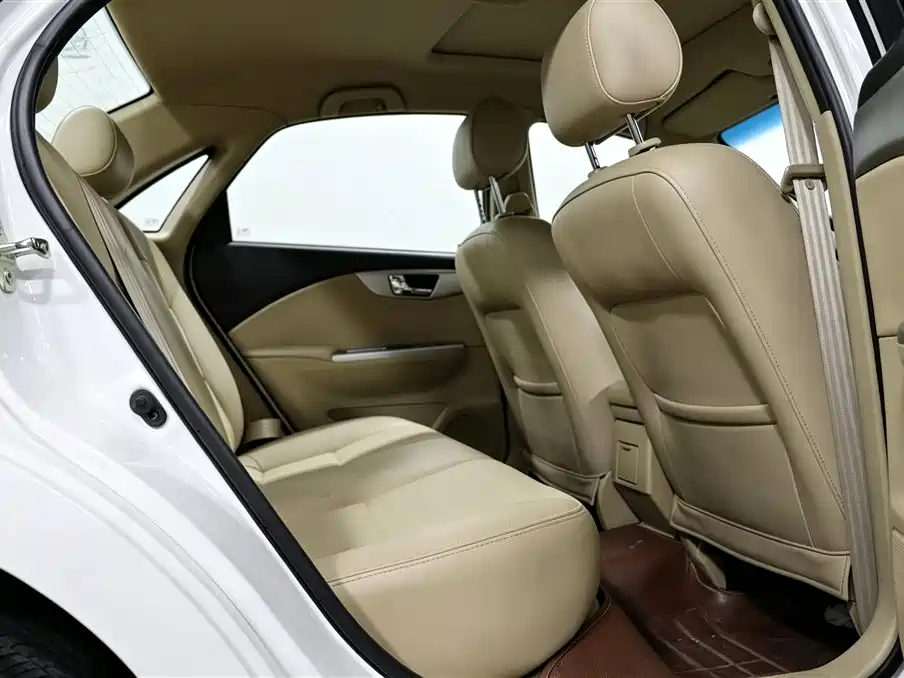 Buick Excelle — миниатюра 6