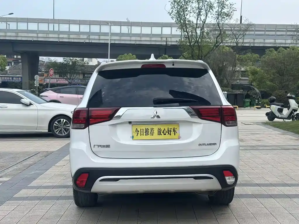 Mitsubishi Outlander — миниатюра 5
