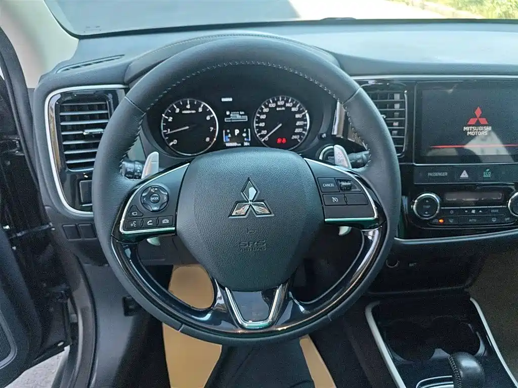 MITSUBISHI OUTLANDER