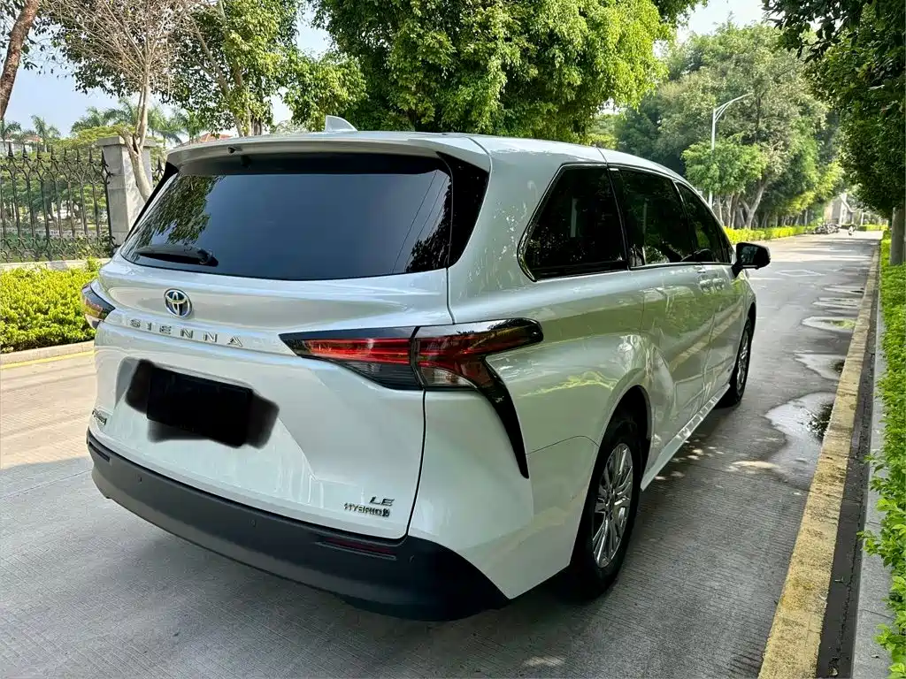 Toyota Sienna — миниатюра 4