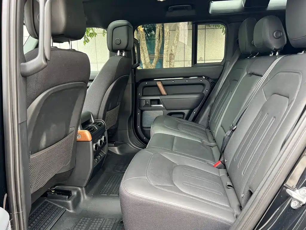 Land Rover Defender — миниатюра 6
