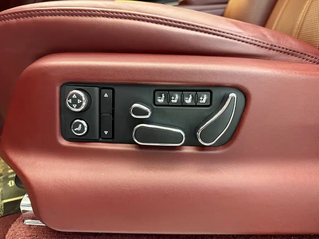Bentley Bentayga — миниатюра 24