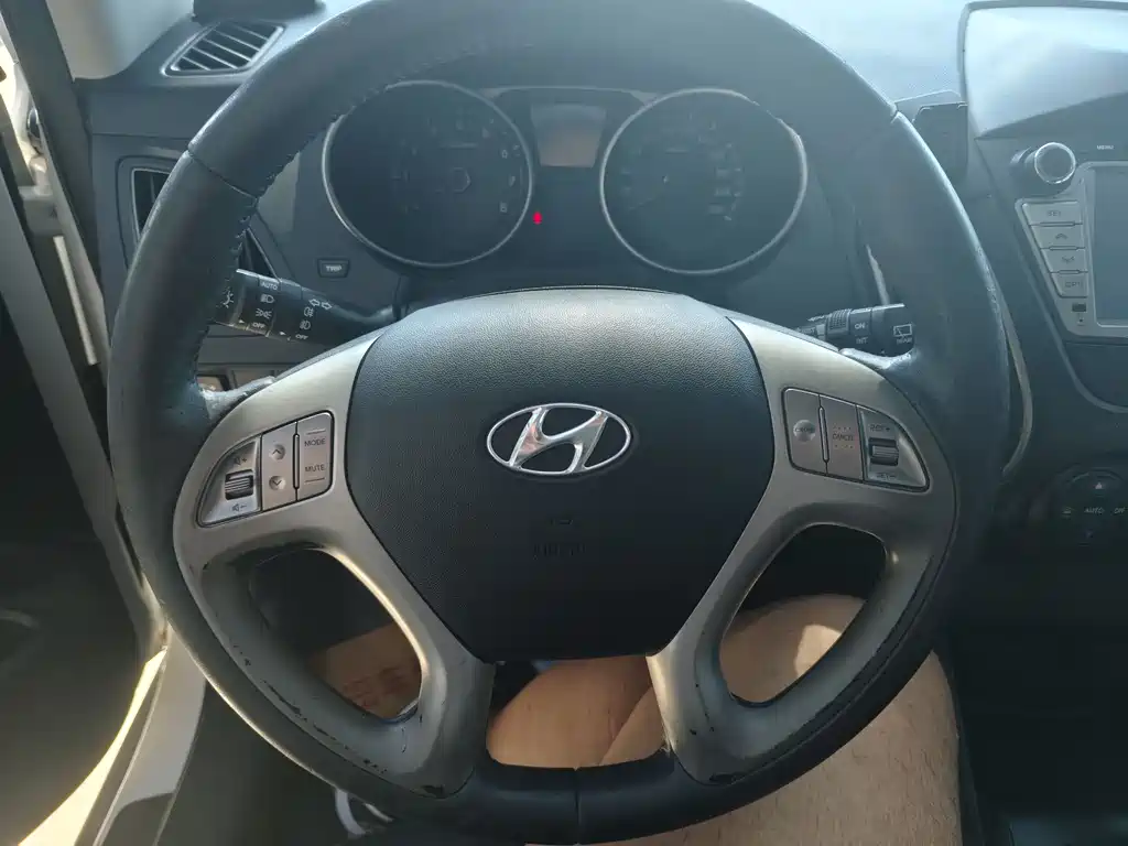 Hyundai BAIC Hyundai ix35 ix35 2012 2.0L AT Elite GLS