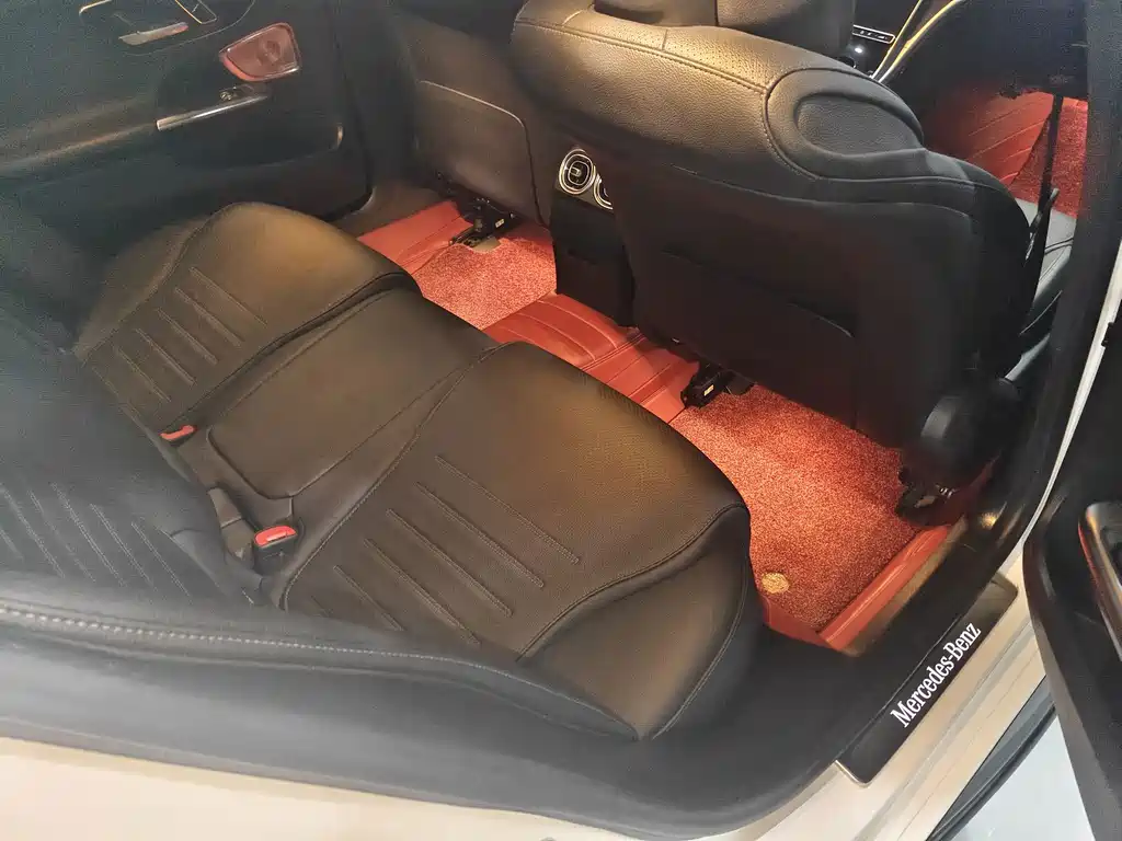 Mercedes-Benz C-Class — миниатюра 12