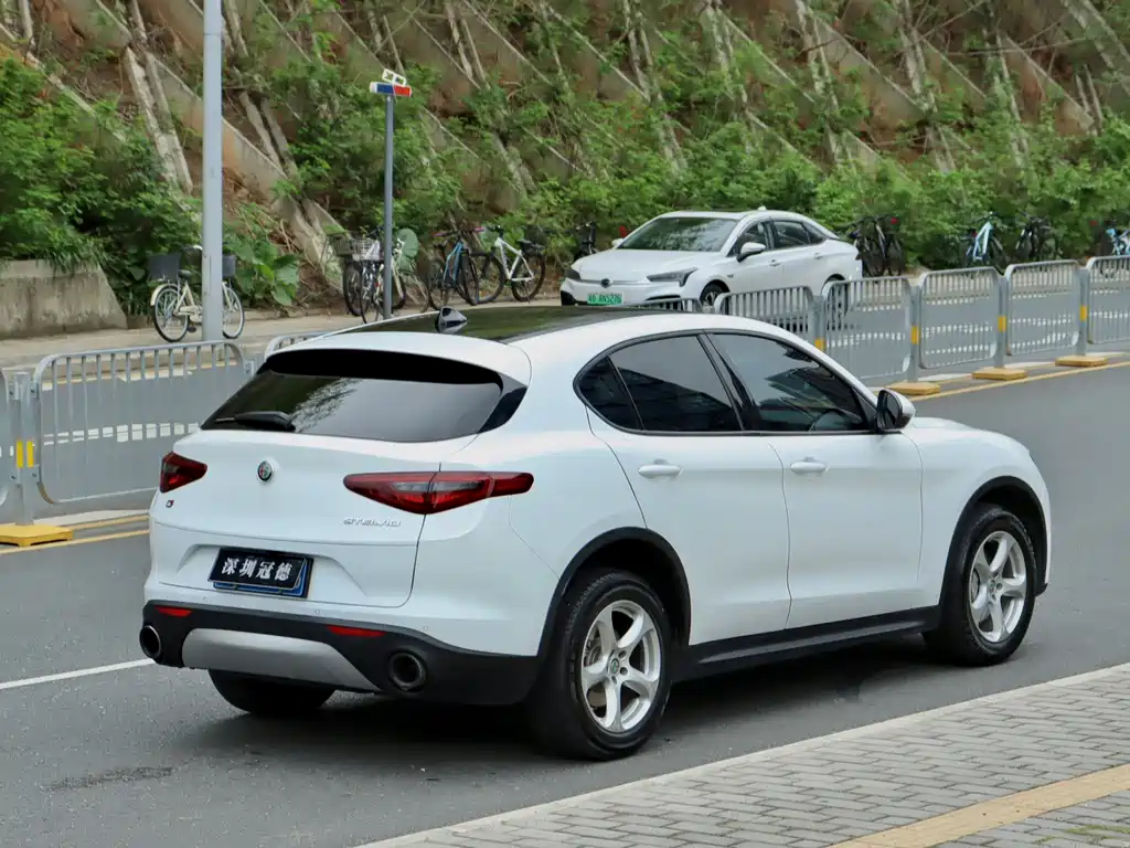 Alfa Romeo Stelvio — миниатюра 4