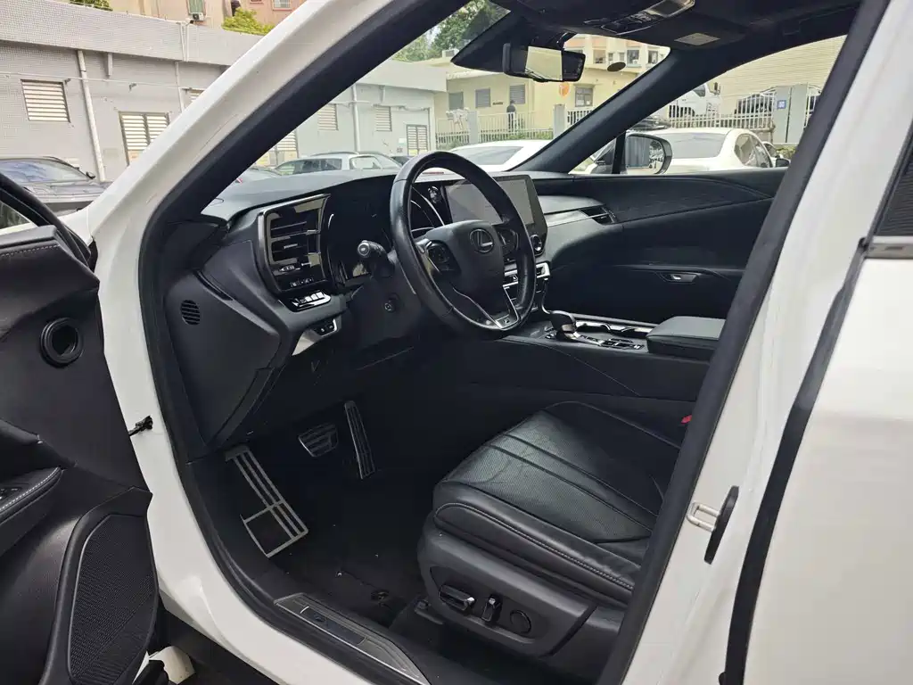 Lexus RX — миниатюра 9